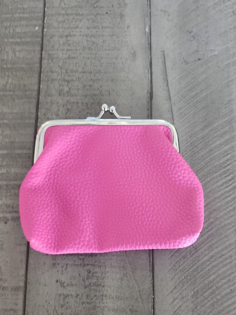 NWT Faux Pebble Leather Kisslock Coin Purse